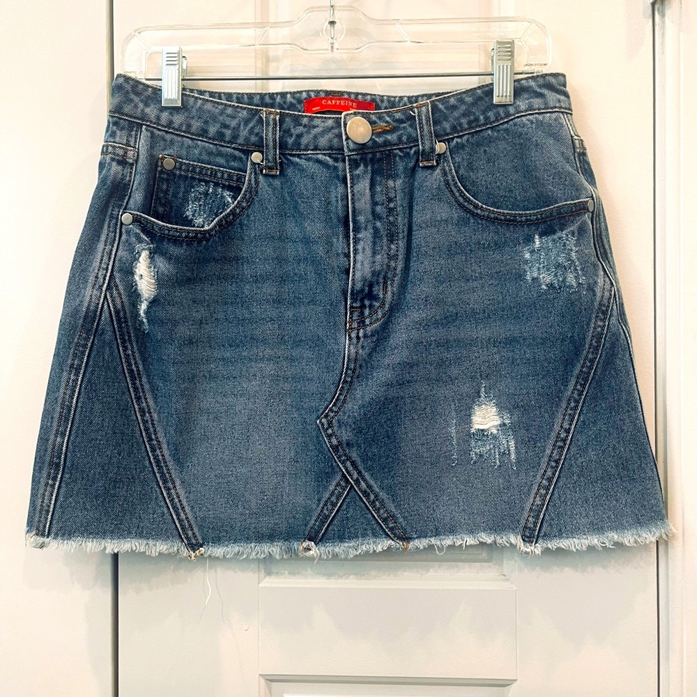 CAFFEINE Mini Denim Woman’s Skirt Light Wash with Frayed Hem. Size: Medium